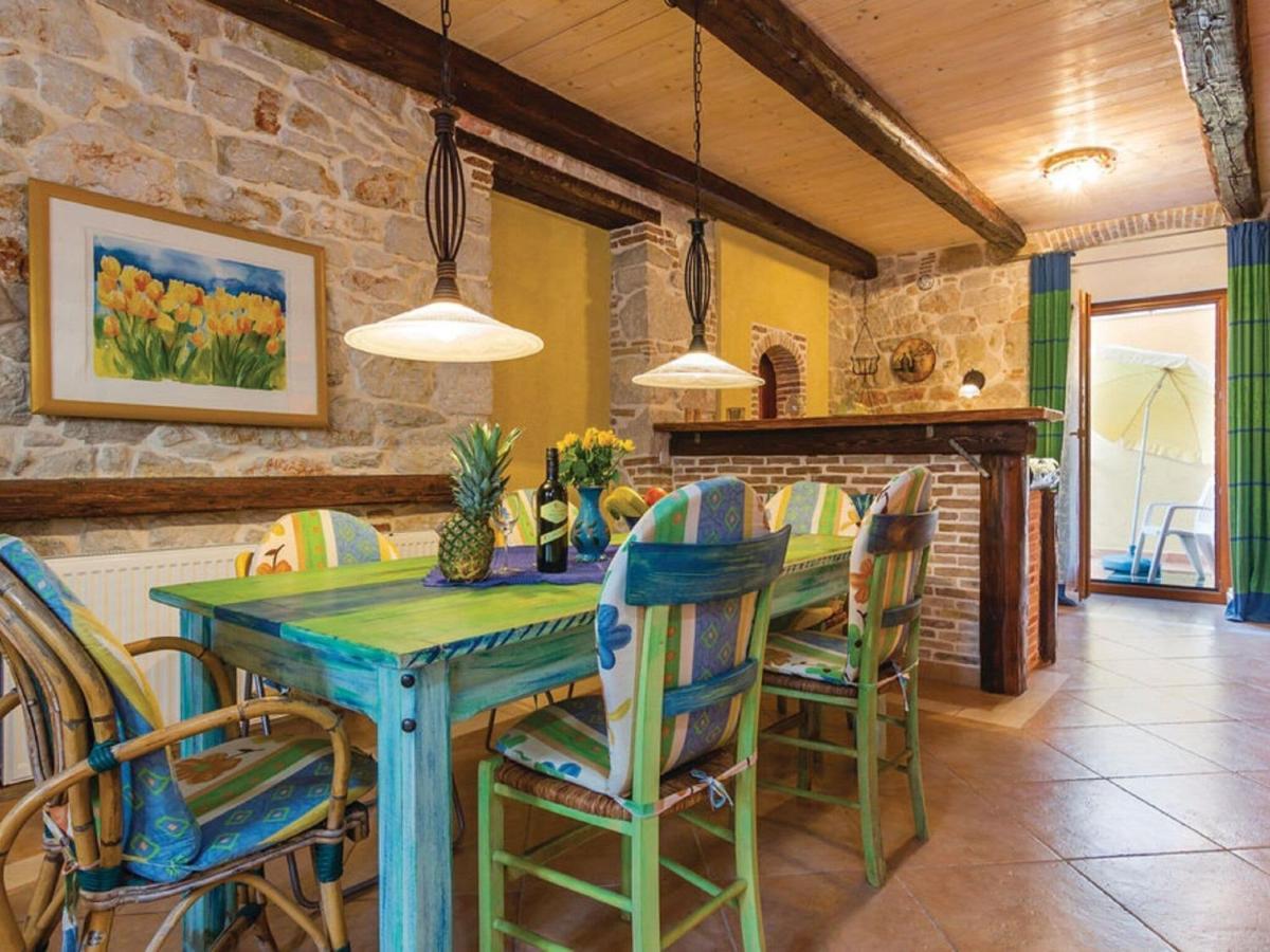 Rustic Holiday Home In Vrsar With Garden Екстер'єр фото