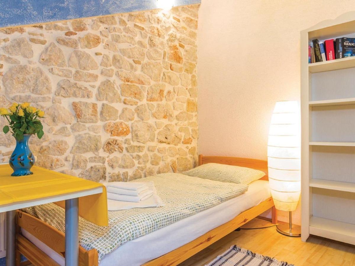 Rustic Holiday Home In Vrsar With Garden Екстер'єр фото