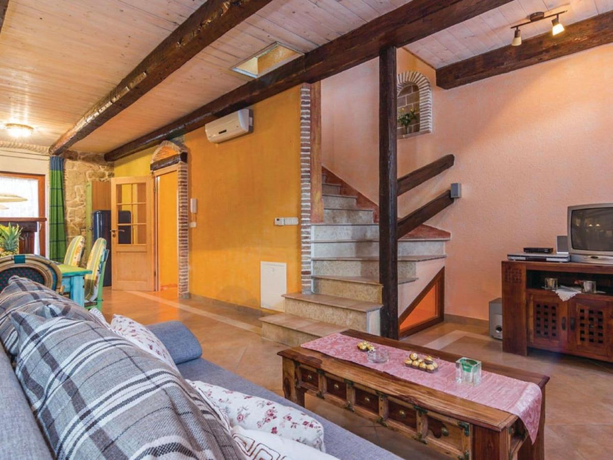 Rustic Holiday Home In Vrsar With Garden Екстер'єр фото